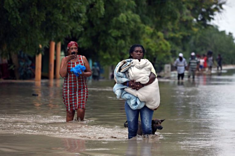 Tormenta tropical Laura se convertirá en huracán de camino a EEUU